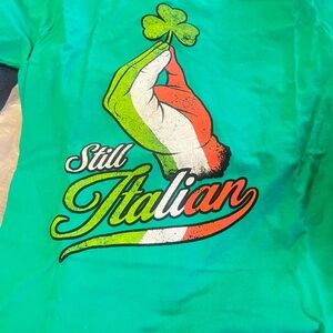 NEW Still Italian Graphic Tee in Green with Italian Flag Colors size small 🇮🇹